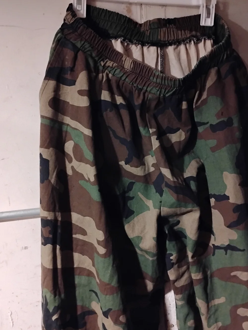 (Like New) XXL Men's Camo Elastic-Waist Pants - Green Camouflage
